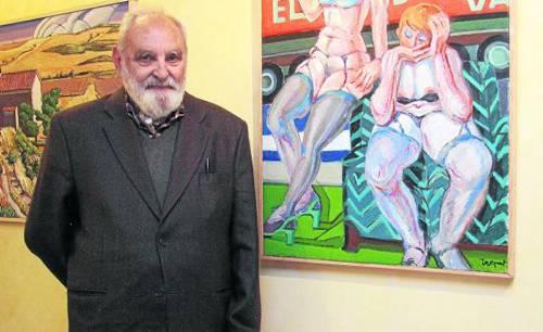 Lluí­s Trepat amb quadres de la darrera exposició