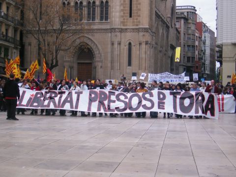 12 de Abril de 2003 Manifestació pels carrers  Lleida -  Josep Ma. Sunyer