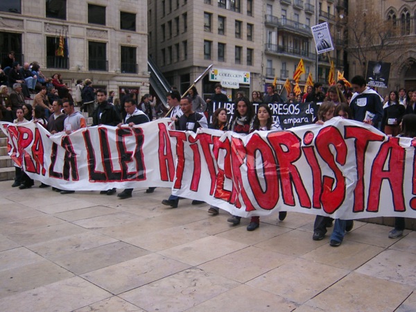 12 de Abril de 2003 Manifestació pels carrers  Lleida -  Josep Ma. Sunyer