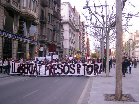 12 de Abril de 2003 Manifestació pels carrers  Lleida -  Josep Ma. Sunyer