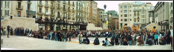 12 de Abril de 2003 Concentració a la plaça St. Joan  Lleida -  Ramon Santesmasses