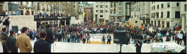 12 de Abril de 2003 Concentració a la plaça St. Joan  Lleida -  Ramon Santesmasses