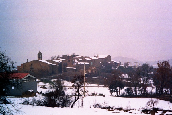 3.1.2009 Vista del poble de Claret nevat  Claret -  Ramon Sunyer