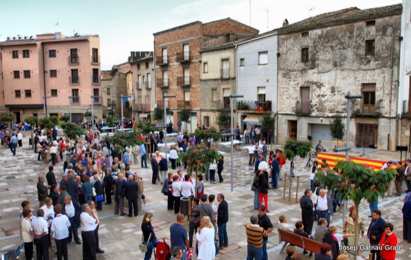 20 de Setembre de 2010 La inauguració de la plaça ha comptat amb força públic  Torà -  J Gatnau