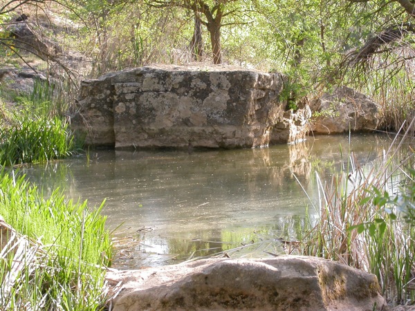 8 de Maig de 2005 La  roca quadrada al Llanera  Fontanet -  Ramon Sunyer