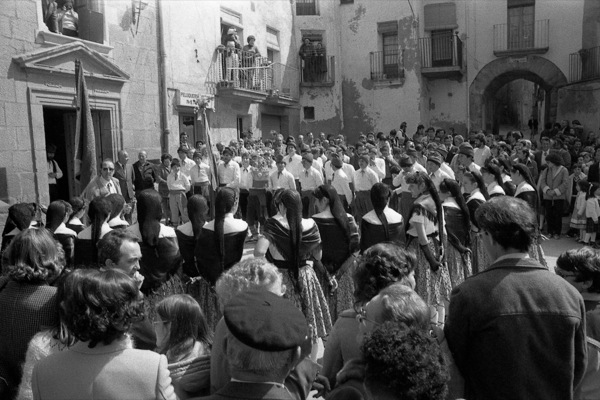 11 de Abril de 1984 Cantada devant l'ajuntament  Torà -  Ramon Sunyer