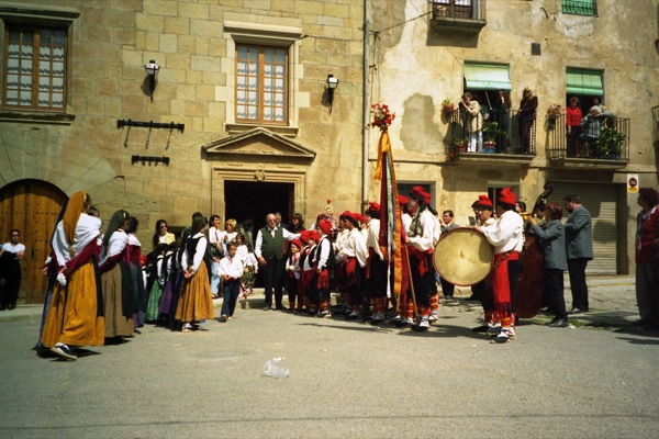 11.4.1999 Cantada devant l'ajuntament  Torà -  Ramon Sunyer