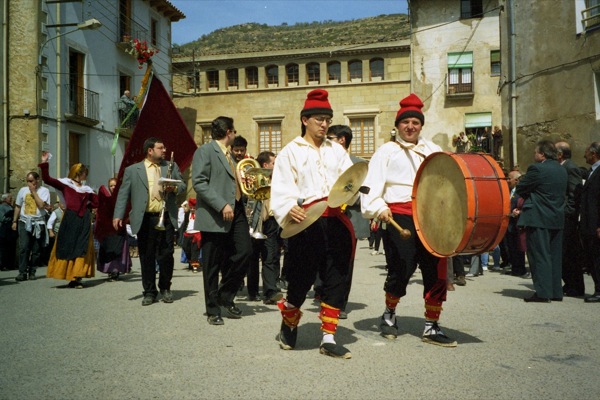 11.4.1999 Bombo i platets, inici de la comitiva   Torà -  Ramon Sunyer