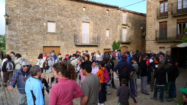 8.5.2011 A la caminada hi van prendre part 375 persones  -  Xavier