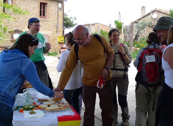 8 de Maig de 2011 No va faltar el pa amb oli i l'embutit, a Ardévol  Ardèvol -  Xavier