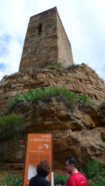 8 de Maig de 2011 Ardèvol estrenava indicadors informatius referents a la seva història i la torre de guaita medieval  Ardèvol -  Xavier