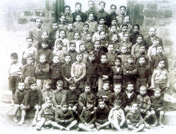 20 de Setembre de 1939 Escola de Torà justa acabada la guerra civil  Torà -  LLobregós Informatiu
