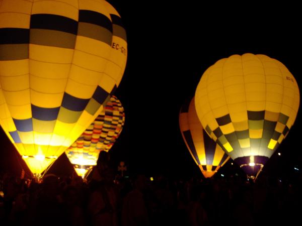 8 de Juliol de 2011 night glow, l'encesa nocturna de globus  Igualada -   