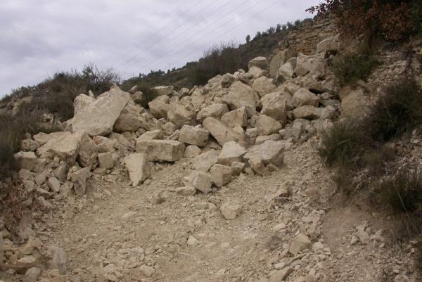 27 de Desembre de 2011 Desmunt de pedres ocasionat per les obres  L'Aguda - 