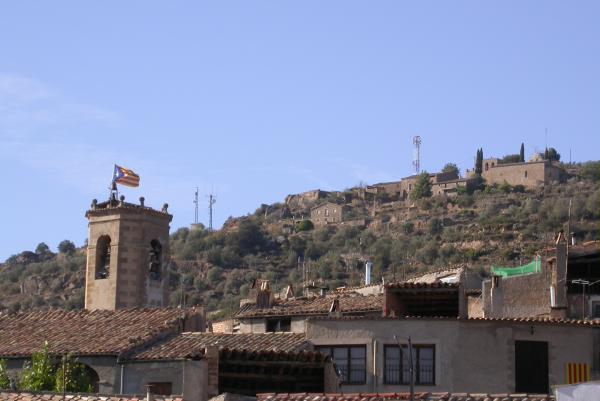 1.9.2012 L'estelada presidint el campanar per la festa major  Torà -  Ramon Sunyer