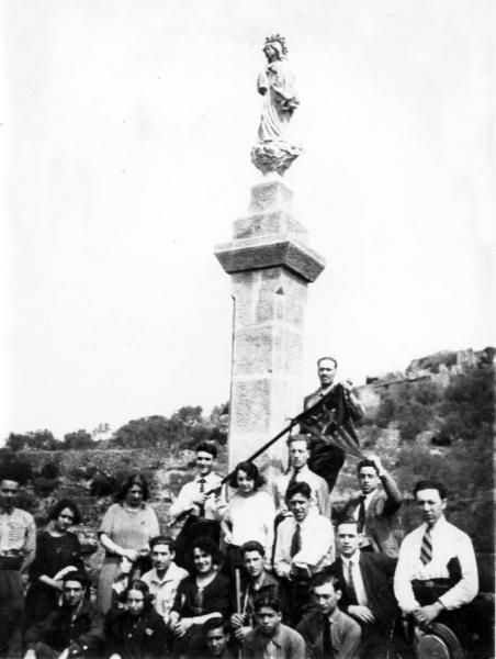 3.5.1923 Grup a la Creueta, per la bandera podrien ser els Priors del Roser  Torà -  cedida per Joan Casanovas Estapé