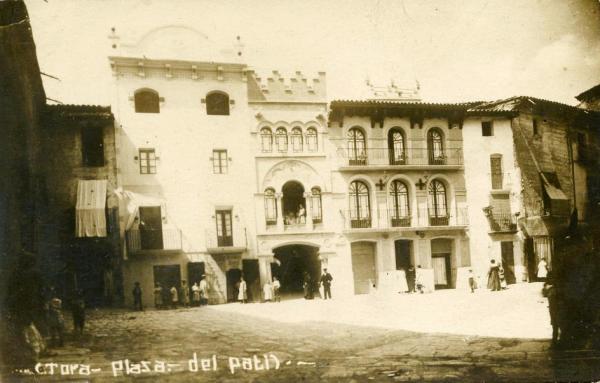 5.2.1920 Postal antiga de la plaça del Pati  Torà -  cedida per Joan Casanovas Estapé