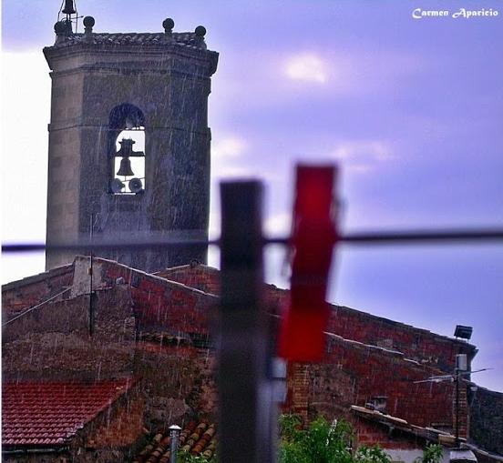 16 de Setembre de 2013 Plou, campanar de Torà des de la meva finestra  Torà -  Carmen Aparicio