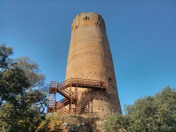 28.10.2013 La torre presenta un color vermellós degut a l'òxid de la terra  Vallferosa -  Ramon Sunyer