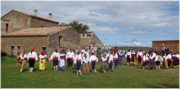 8 de Abril de 2014 Cantada de caramelles a una masia  Ardèvol -  centrecat