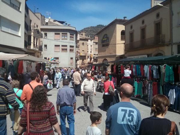 19.4.2014 plaça de la creu  Torà -  Ramon Sunyer