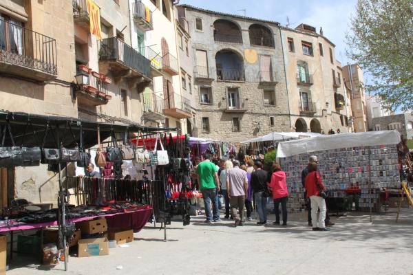 19 de Abril de 2014 plaça de la font  Torà -  Anna Garcia Gabal