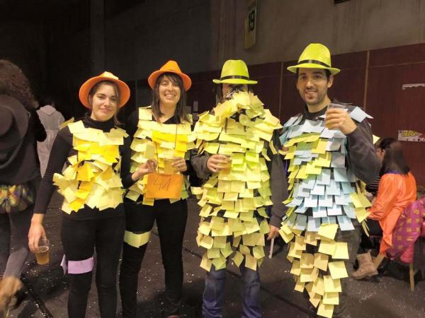 9 de Febrer de 2015 amb post-it  Torà -  Nit de disfresses