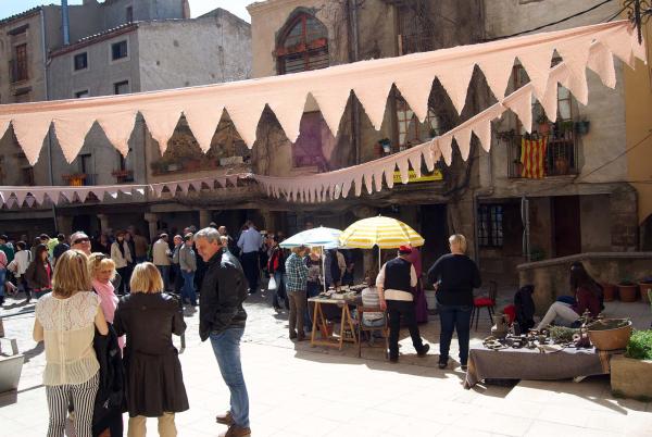 3 de Abril de 2015 plaça de l'església  Torà -  Ramon Sunyer