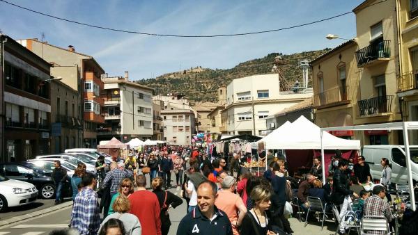 3.4.2015 plaça de la creu  Torà -  Ramon Sunyer