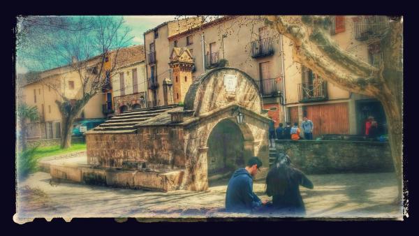 3.4.2015 plaça de la font  Torà -  Ramon Sunyer