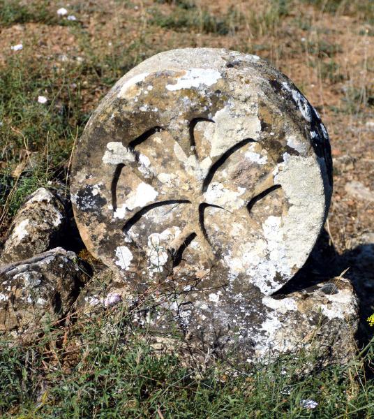 16 de Maig de 2014 Estela discoïdal de sant Pere de mas Pujol  Les Cases de la Serra -  Joan Sala