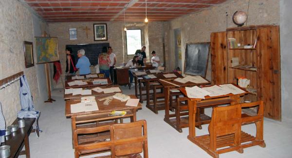 31 de Maig de 2015 exposició escola de la postguerra  Pinós -  Ramon Sunyer