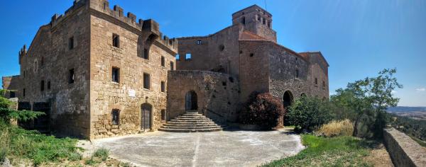 21 de Juny de 2015 vista del castell i l'església  Ribelles -  Ramon Sunyer