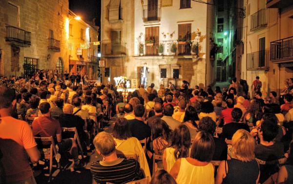 27.8.2015 Els Monòlegs omplen la plaça de l'Hostal  Torà -  Ramon Sunyer