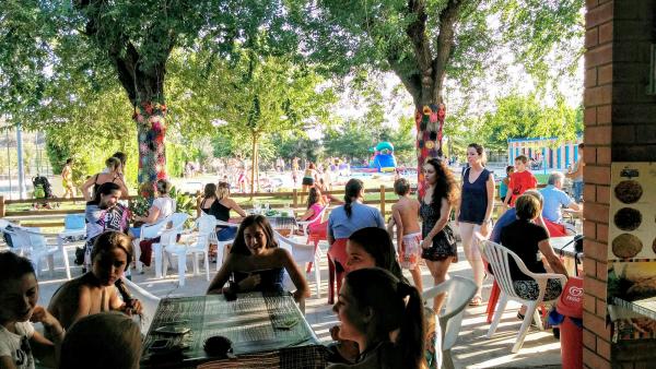 30.8.2015 Festa inflables a les piscines  Torà -  Ramon Sunyer
