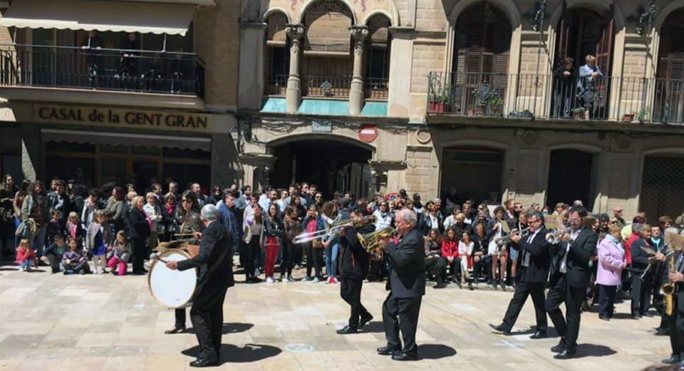 1.5.2016 Arribada a la plaça  Torà -  Marc Sales