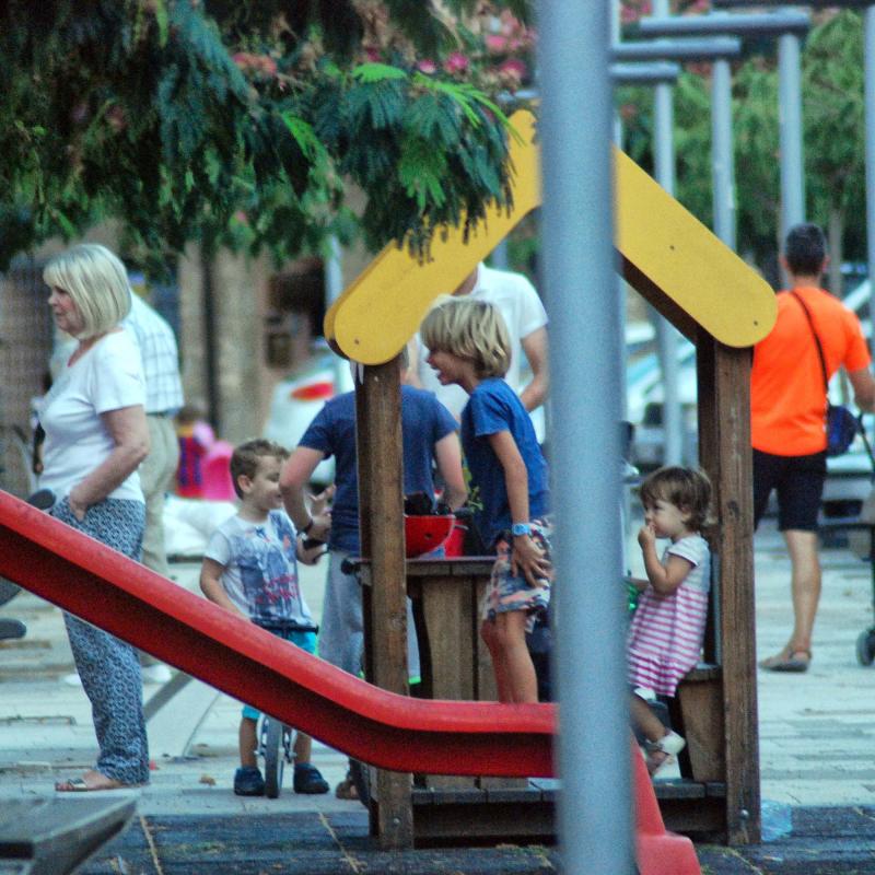 30 de Agost de 2016 jugant a la plaça del vall  Torà -  Ramon Sunyer