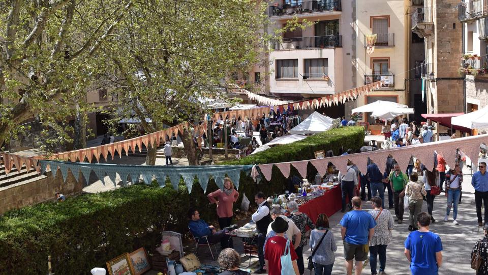 14 de Abril de 2017 Brocanters a la plaça de la Font  Torà -  Ramon Sunyer