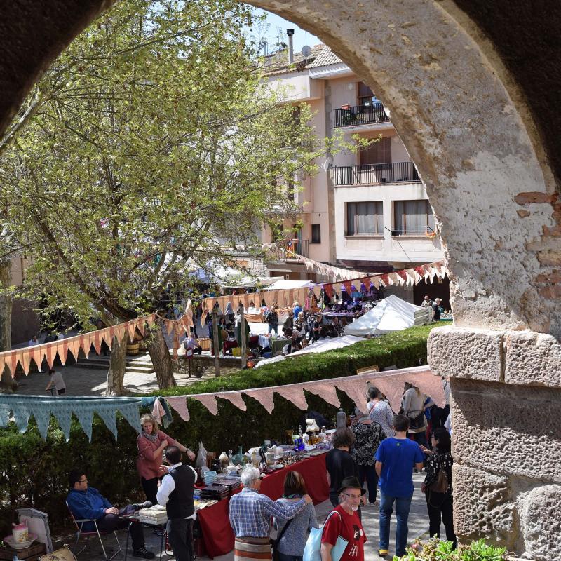 14 de Abril de 2017 Brocanters a la plaça de la Font  Torà -  Ramon Sunyer