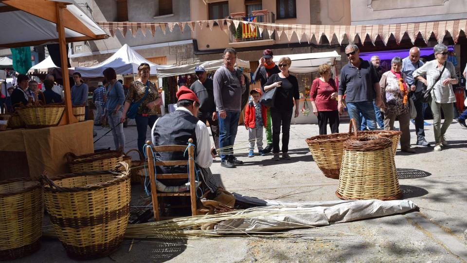 14.4.2017 Cisteller a la plaça de la Font  Torà -  Ramon Sunyer