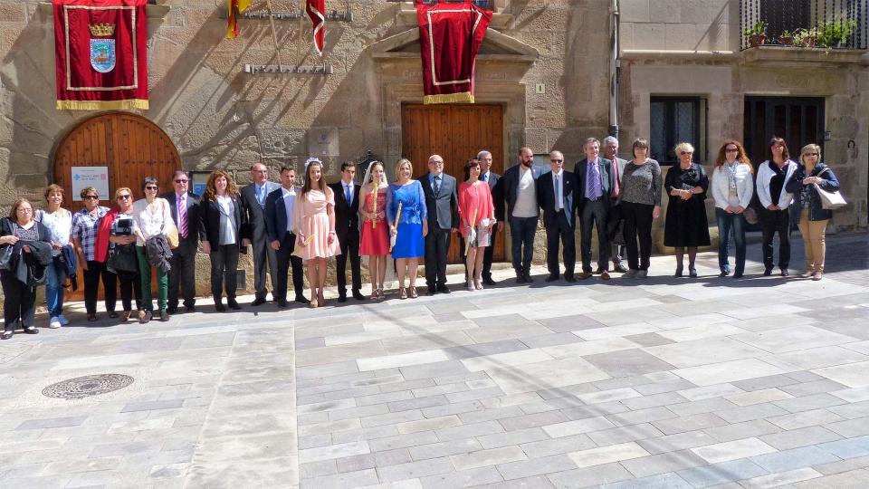 7 de Maig de 2017 Foto devant l'ajuntament  Torà -  Ajuntament Torà