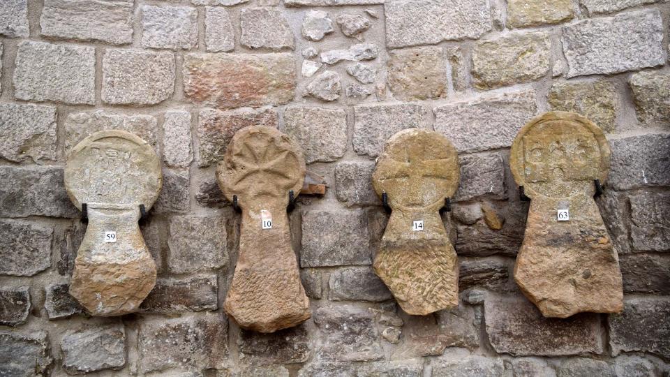 10.9.2017 L'Exposició d'esteles funeràries està situada a la Capella de Santa Magdalena  Sanaüja -  Ramon Sunyer