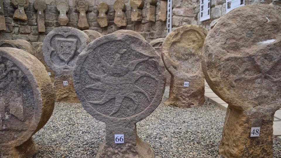 10 de Setembre de 2017 Aquesta exposició d'esteles funeràries és la més gran de Catalunya de les que es poden visitar  Sanaüja -  Ramon Sunyer