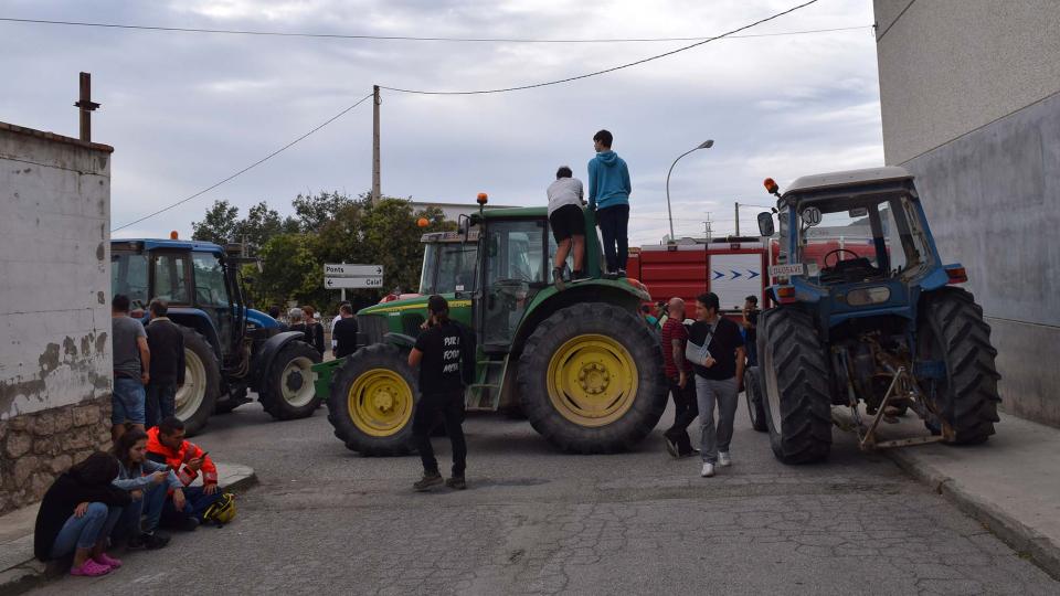 1 de Octubre de 2017 els tractors bloquejant els accessos  Torà -  Ramon Sunyer