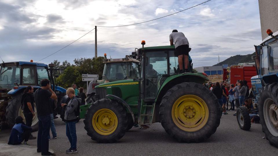 1 de Octubre de 2017 Tractors bloquejant els carrers  Torà -  Ramon Sunyer