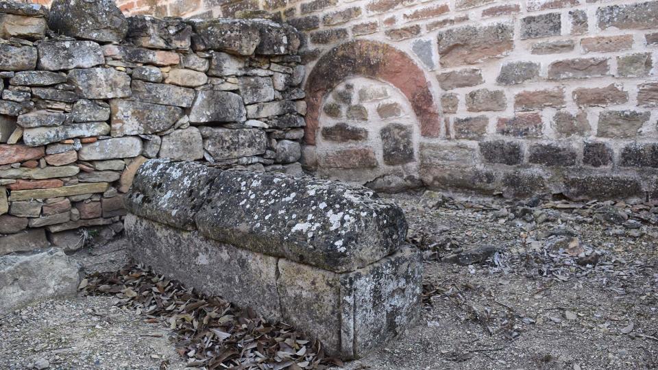 6 de Desembre de 2017 sepulcre a Santa Maria de les Omedes  Vilanova de l'Aguda -  Ramon Sunyer