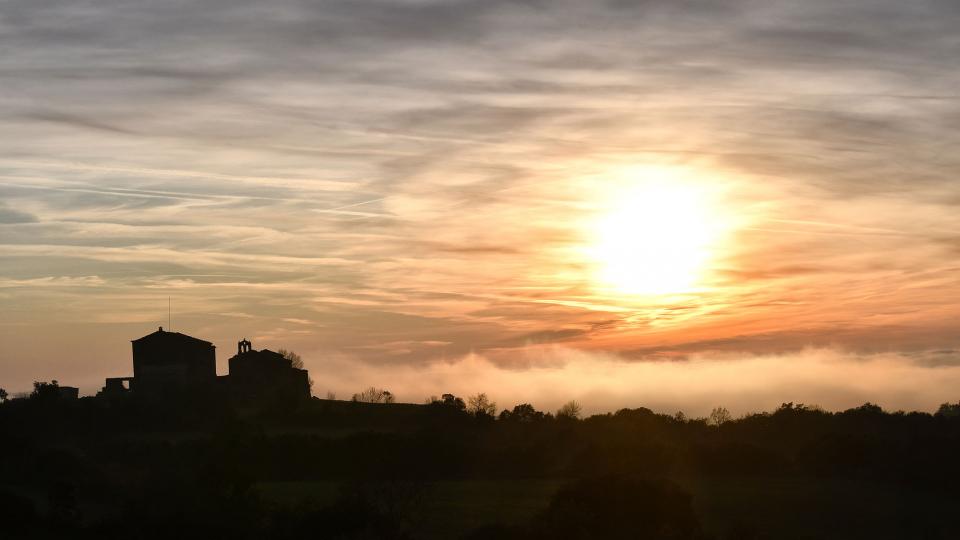 2 de Gener de 2020 Posta de Sol al Mas de Sant Pere  Lloberola -  Ramon Sunyer