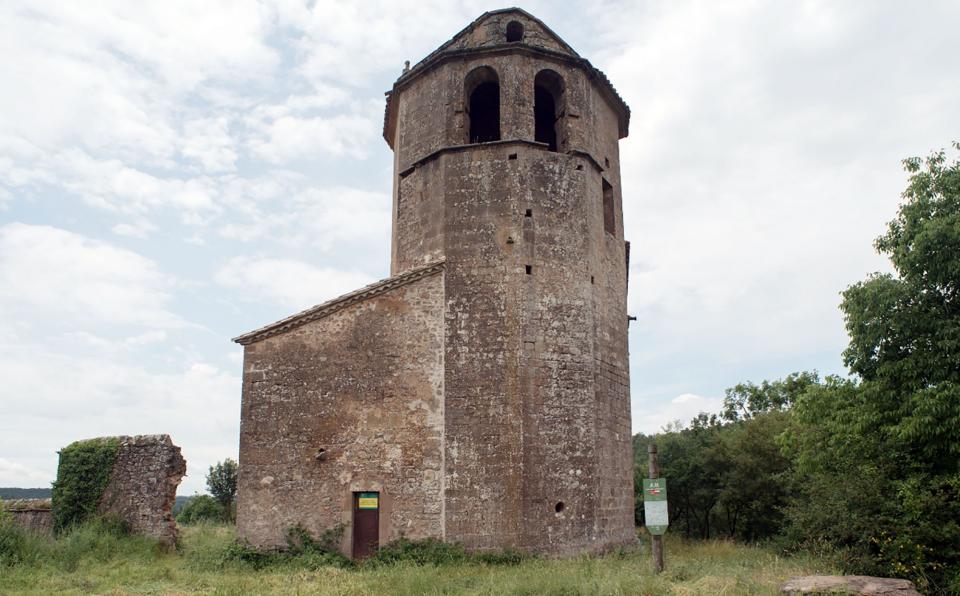 El GR-170 de la Vall del Llobregós renova la senyalització, a la imatge, Sant Martí de Llanera