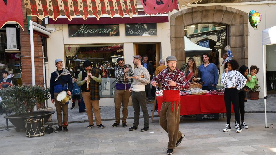 7.4.2023 Animació a la plaça del Pati  Torà -  Ramon Sunyer