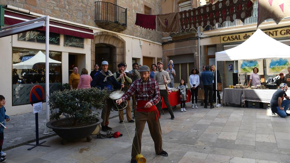 7.4.2023 Animació a la plaça del Pati  Torà -  Ramon Sunyer